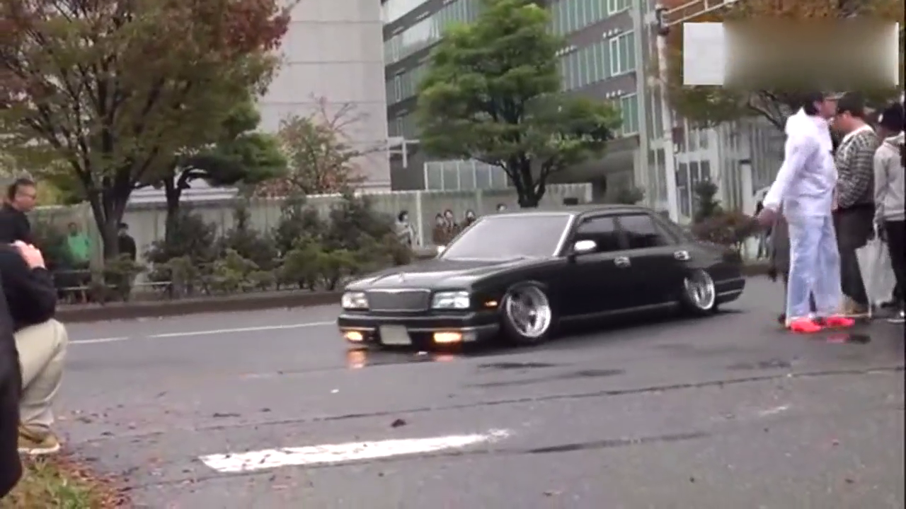 美女第一次开跑车，竟能把男朋友吓到要分手！