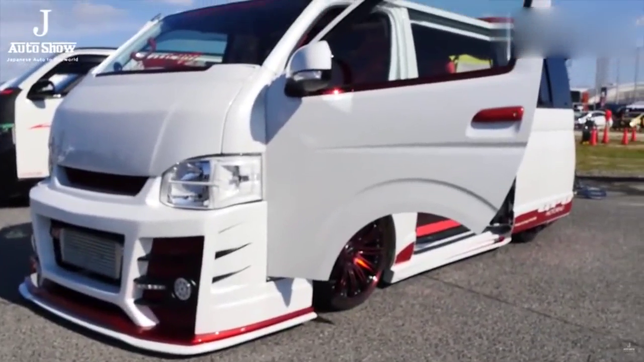 面包车爆改跑车，底盘比跑车还低，简直太帅了！