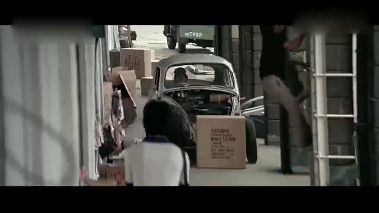 老板让伙计开车，伙计没有驾照，把轿车变成敞篷跑车