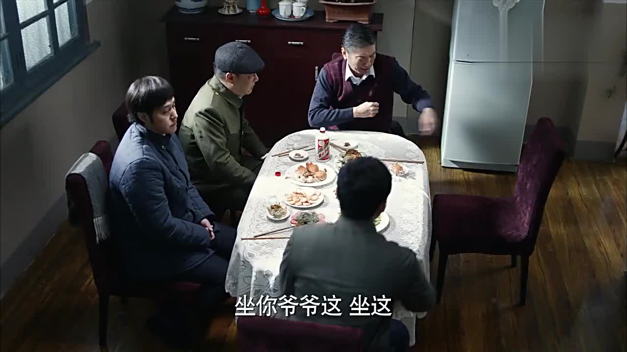 坐88路车回家:侄子和小叔同甘共苦,生活虽苦但家人安