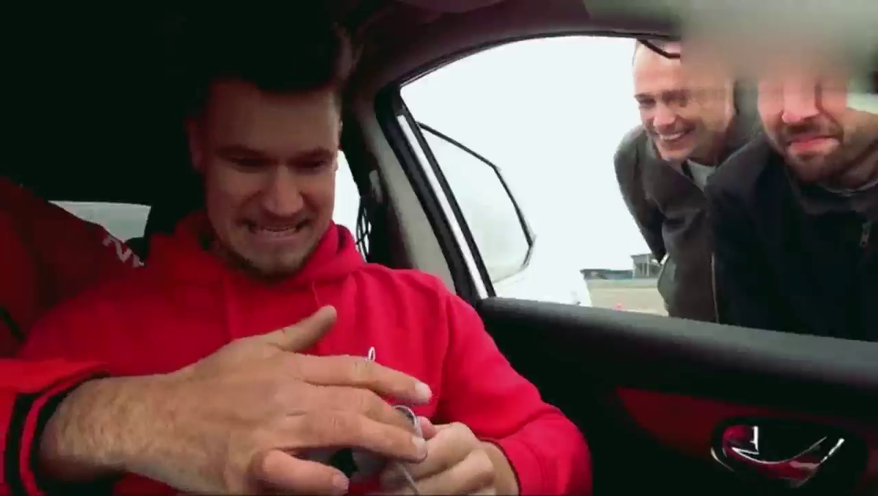 按下手柄的那一刻，感受一下什么才是超级跑车