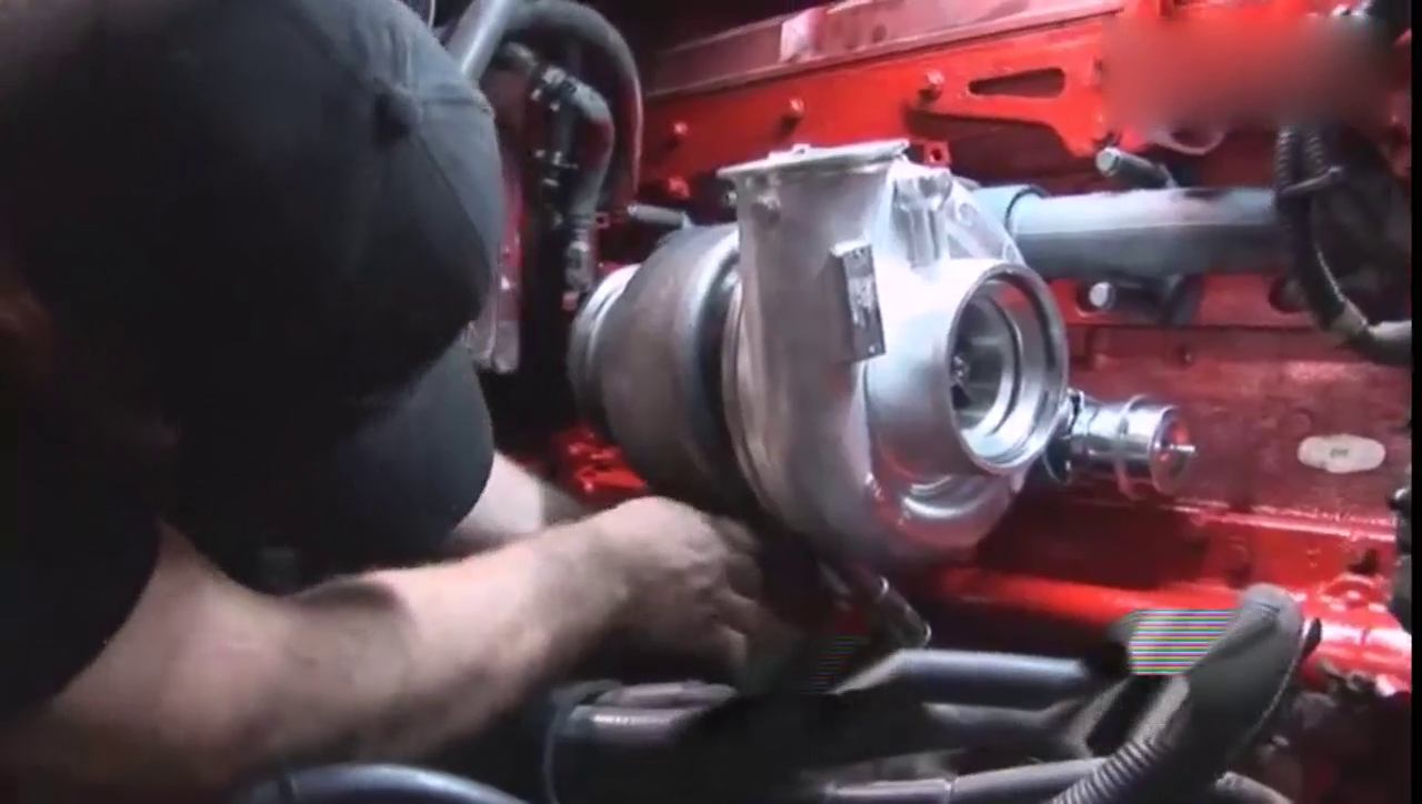 张扬的大块头 美式改装大卡车公路拉风