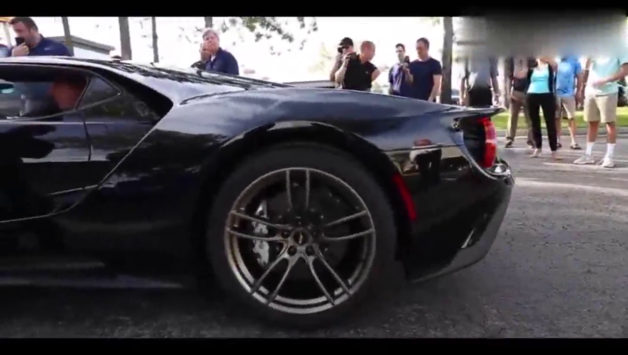 超级跑车福特gt是如何交付的？工作人员跟着全场讲解！