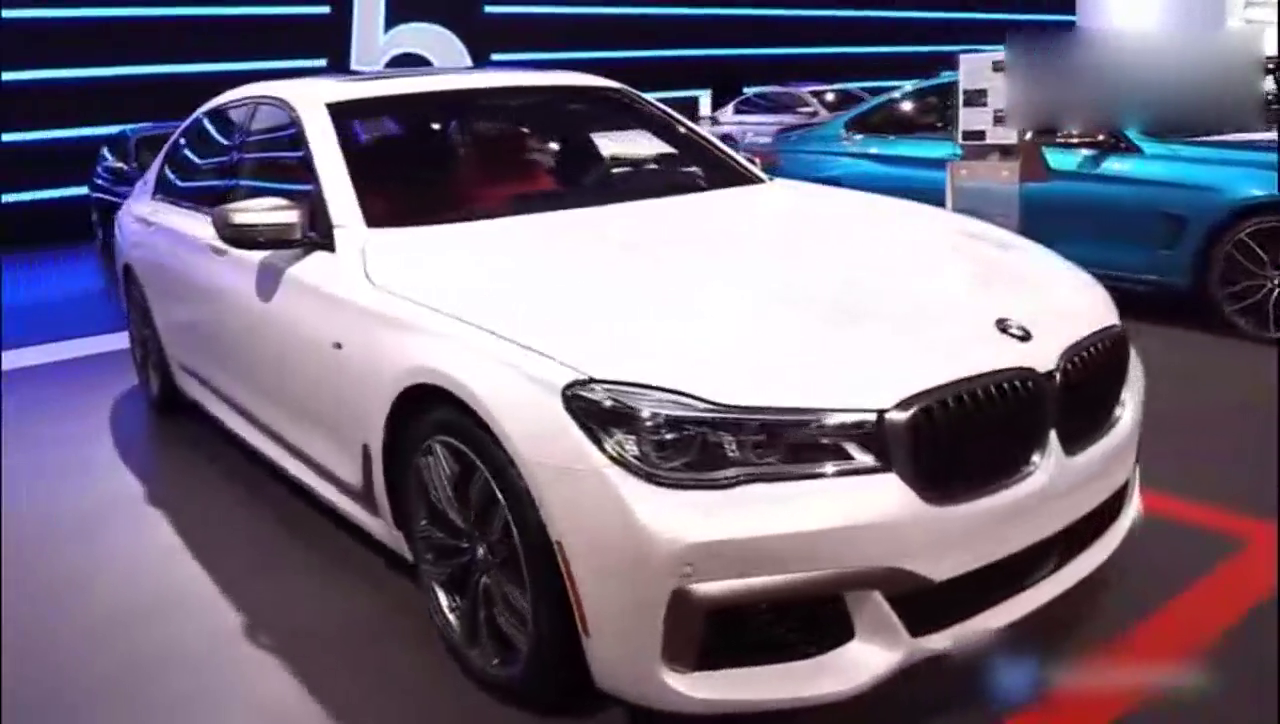 宝马M760i xDrive展示，豪华性能车