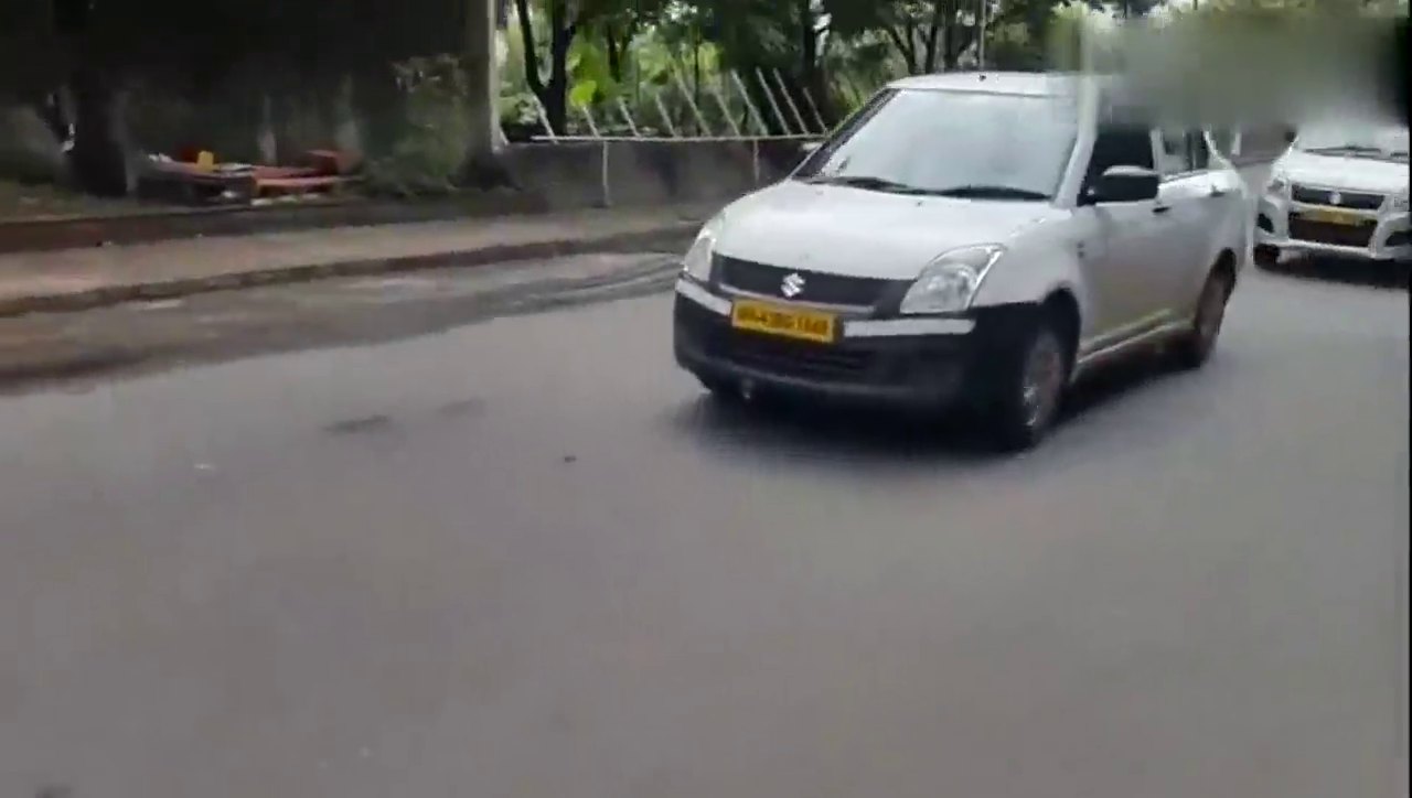 在霸气的超级跑车，遇到减速带也得一脚刹车！