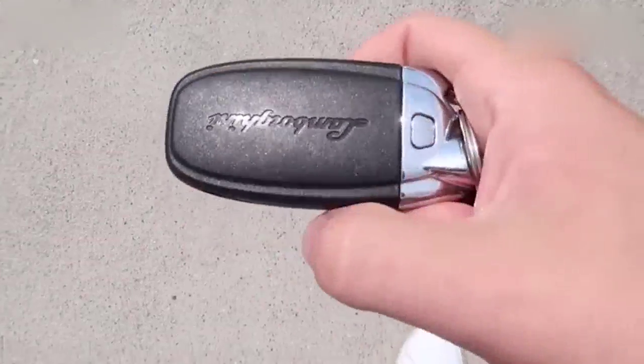 小伙订制的超级跑车刚刚到货，五秒后才是霸气的开始！