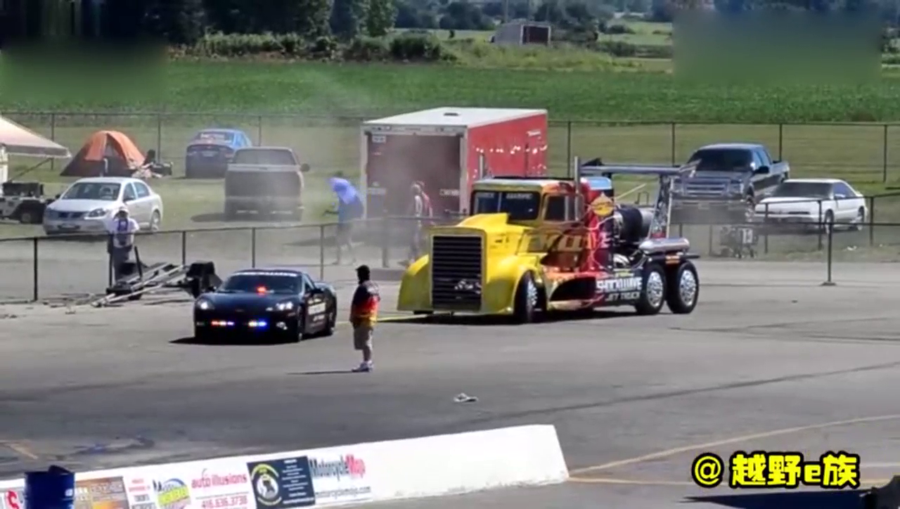 卡车装上飞机引擎后 这速度也是没谁了