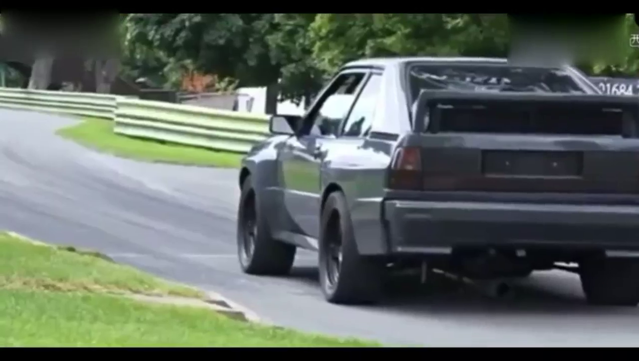 惊艳 改装后的跑车 排气声浪听着让人热血沸腾漂移