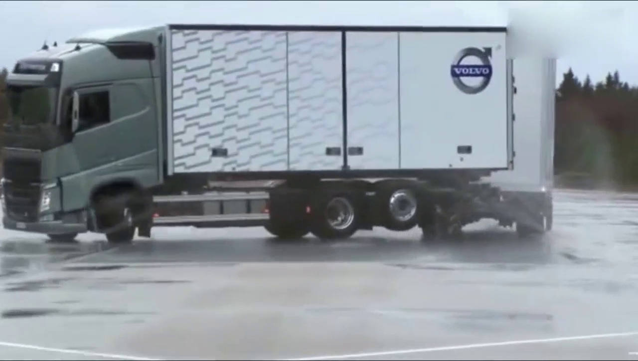 沃尔沃卡车碰撞时，才知道最安全的车厉害在什么地方