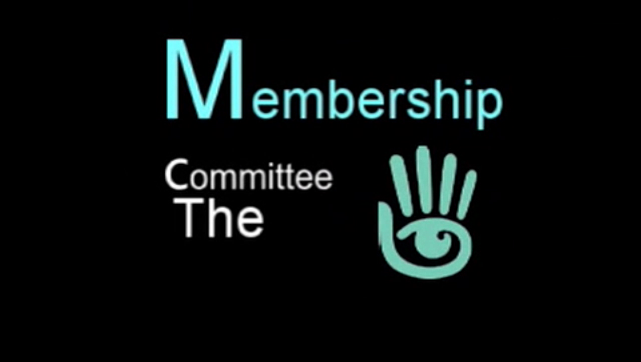 大卡车起火，连同附近轿车一起吞噬