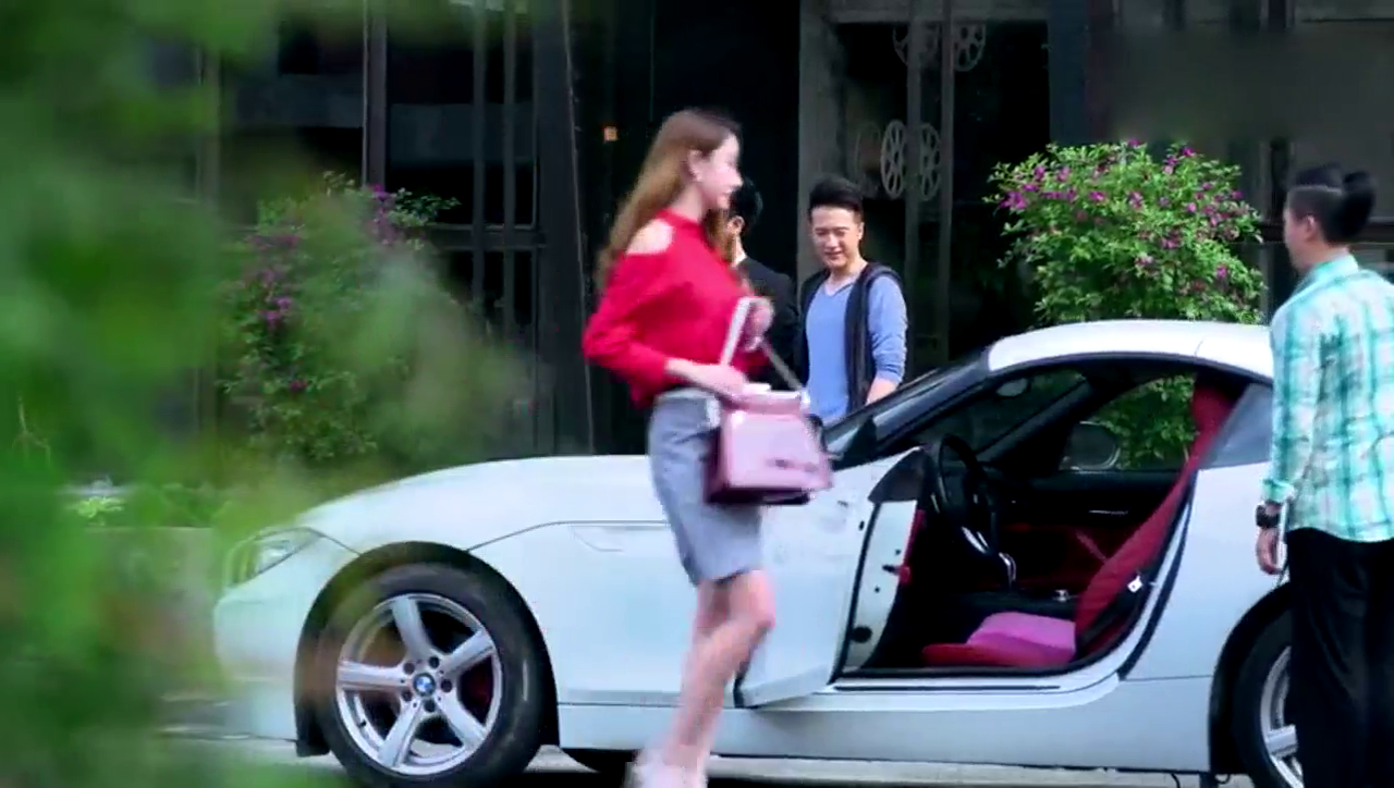 富家女嫌弃相亲对象，甩身上了跑车立马走人