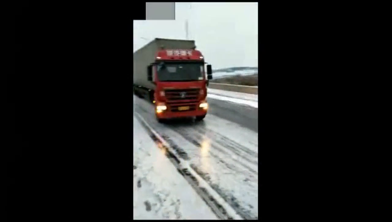 看完卡车在雪地飘逸后，才知道这司机的技术有多牛