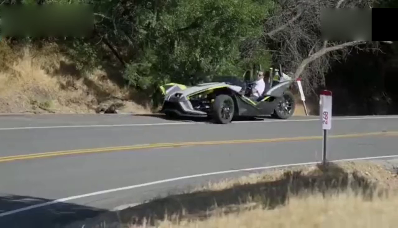 实拍：美国的三轮跑车，太帅气了！主要还不贵