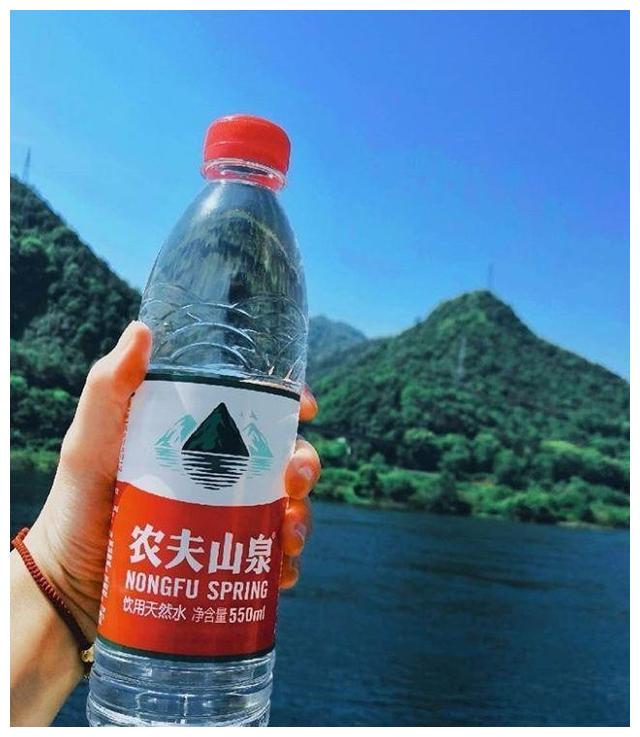你可能对农夫山泉一无所知，他们的八大水源地就像一幅画