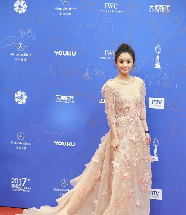 盘点那些十分不合身，但因为是高定，女明星而咬牙含泪穿了的礼服