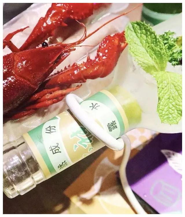 花露水味小龙虾限量供应遭抢,网友问奇葩吃法可驱蚊吗