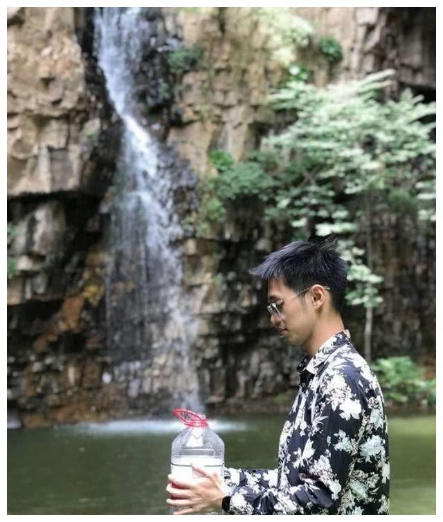 你可能对农夫山泉一无所知，他们的八大水源地就像一幅画