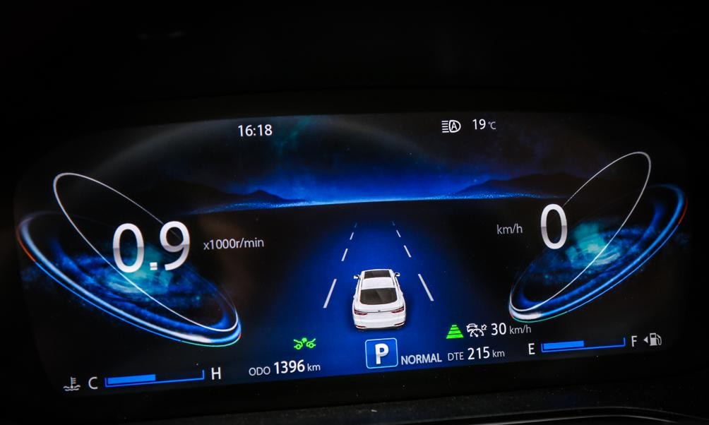 「新车」长安CS85 COUPE上市 官方指导价13.69-16.99万元