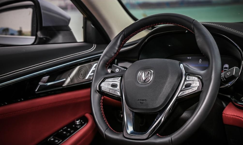 「新车」长安CS85 COUPE上市 官方指导价13.69-16.99万元