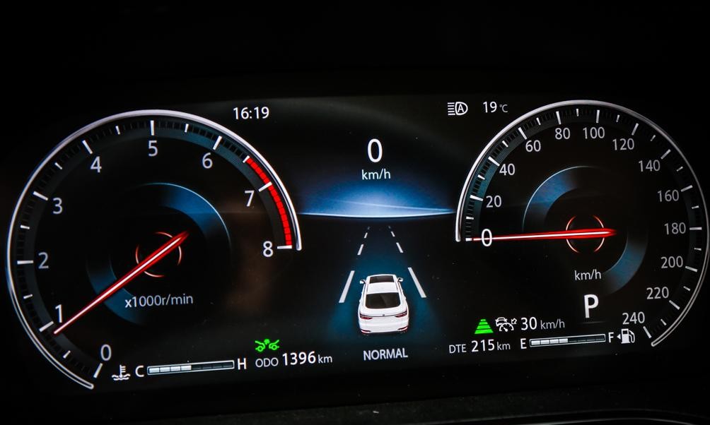 「新车」长安CS85 COUPE上市 官方指导价13.69-16.99万元