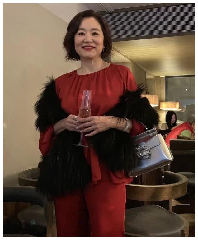 林青霞婚姻生活揭秘,她自曝崇拜老公,传离婚时她正为对方办大寿