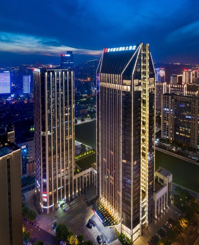 位于杭州余杭CBD五星国际酒店，299=2大1小东星斑主题自助晚餐