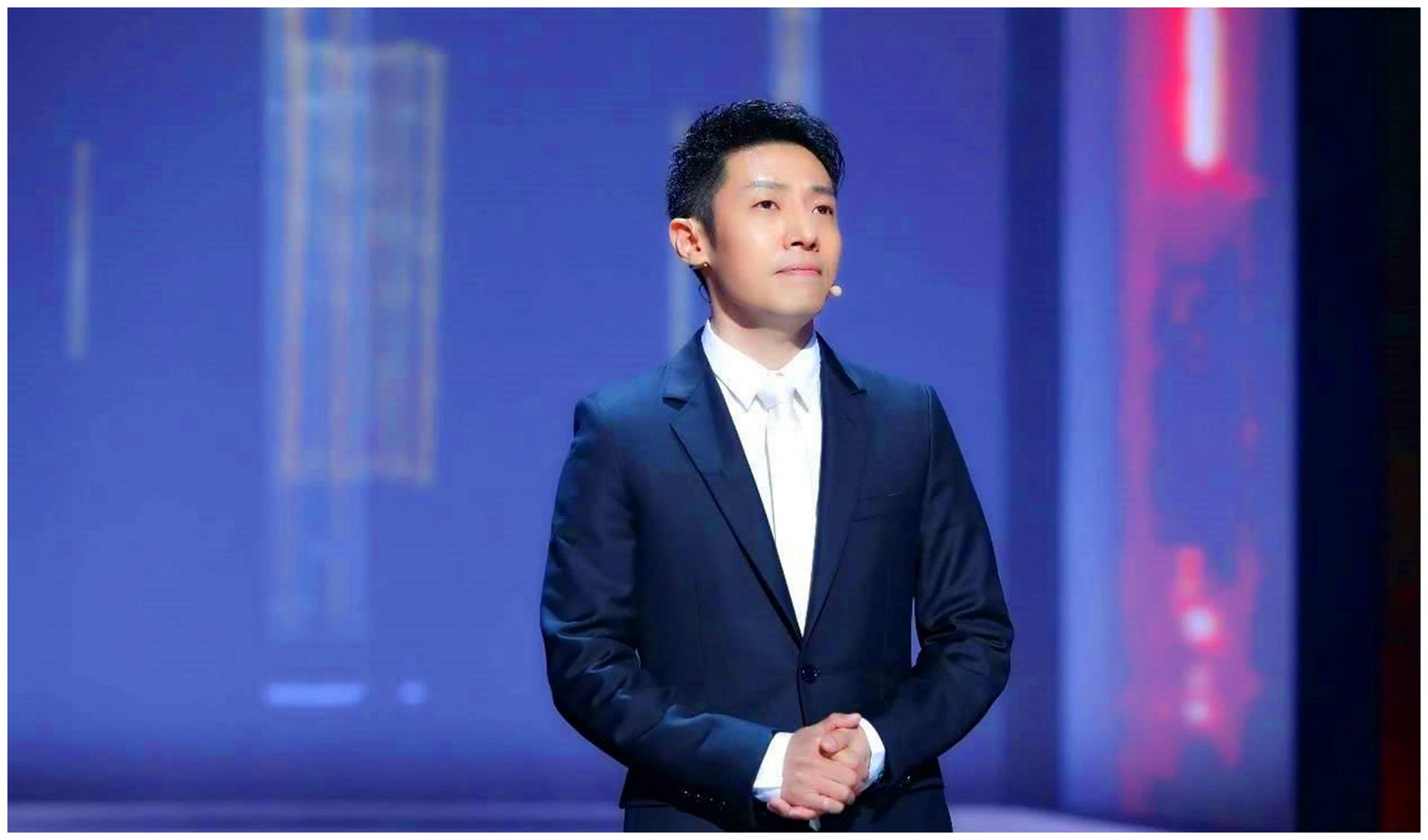 二零年春晚总导演已定，但董卿的搭档却难定，康辉还是撒贝宁？