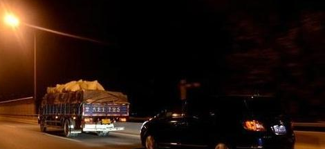 老司机总结出的4个夜间跑高速的技巧,新手司机快快收藏!