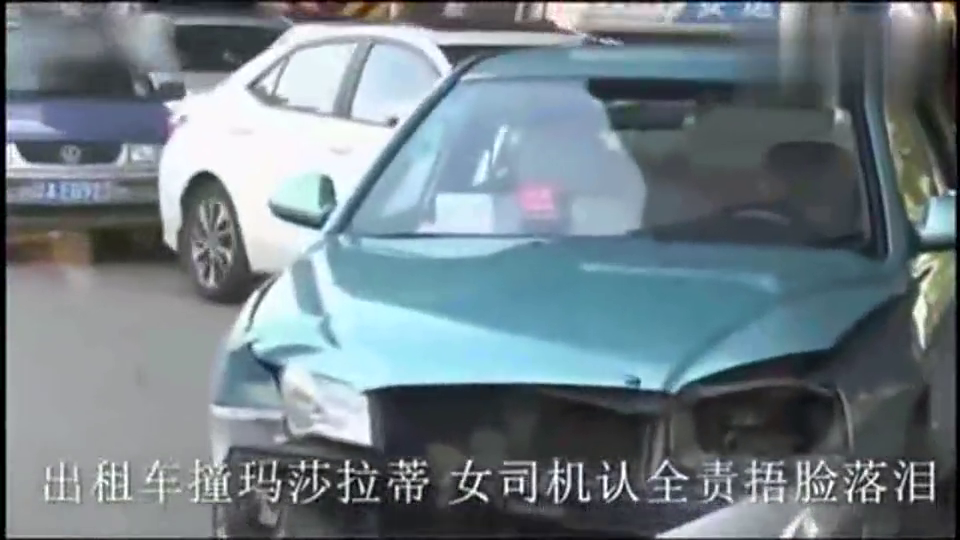 出租车撞上百万玛莎拉蒂,女司机捂脸痛哭!