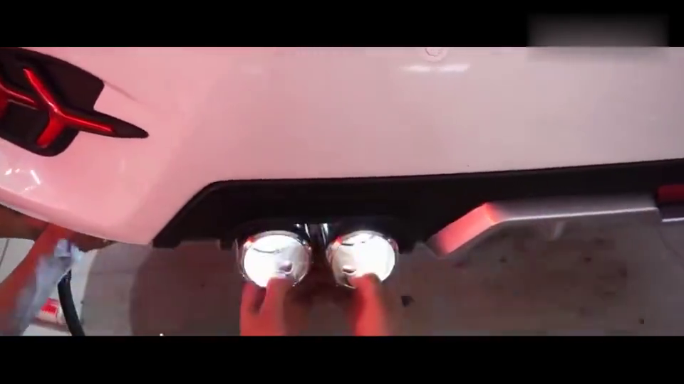 本田思域前后灯光及四出排气改装这才是跑车有的样子