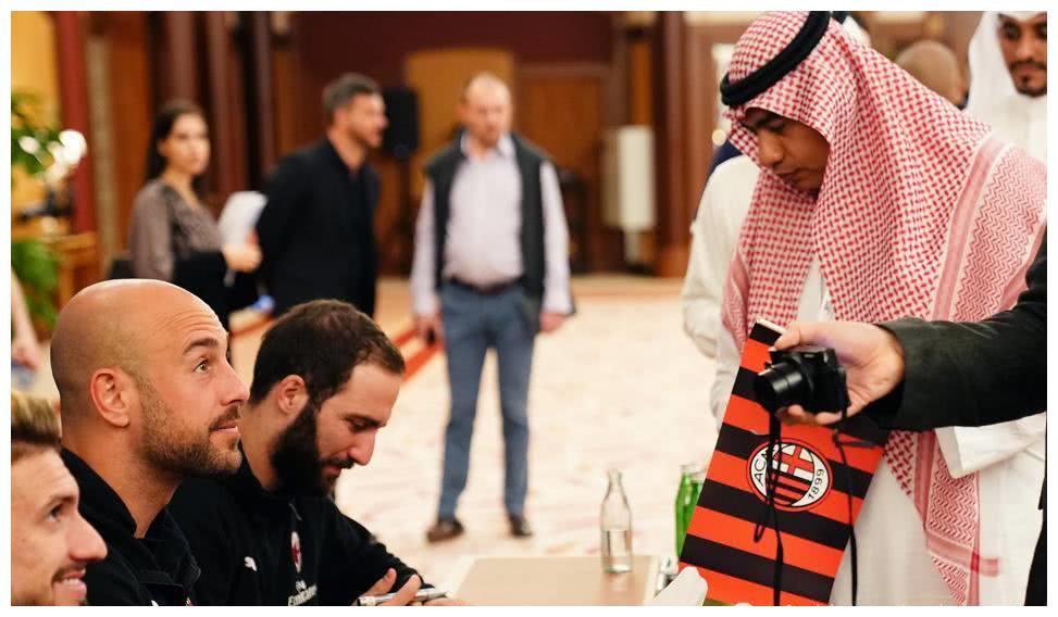 AC米兰抵达沙特,准备和尤文的意大利超级杯比