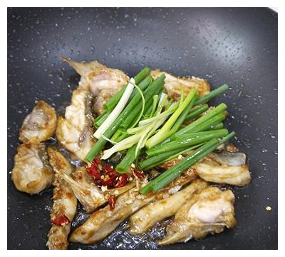 #硬核菜谱制作人#广东中山特色菜-姜葱炒脆肉鲩