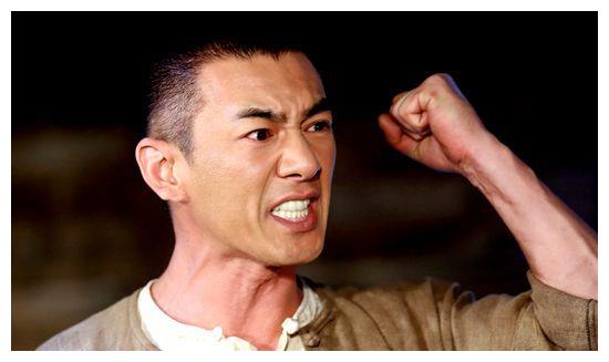 任天野经历过长达十年颠沛流离的生活,他甚至睡过天桥,马路,地下室
