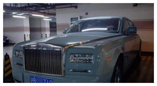 只要是710就不放过!秦奋车库又添300万奔驰,却