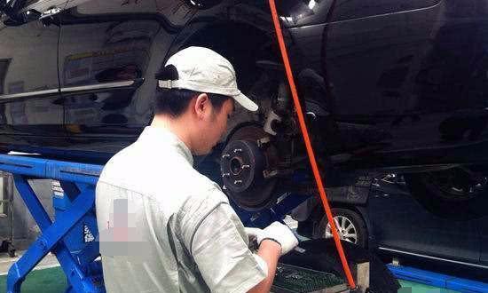 汽车玻璃水用完可以加纯净水吗？老司机：不要因小失大