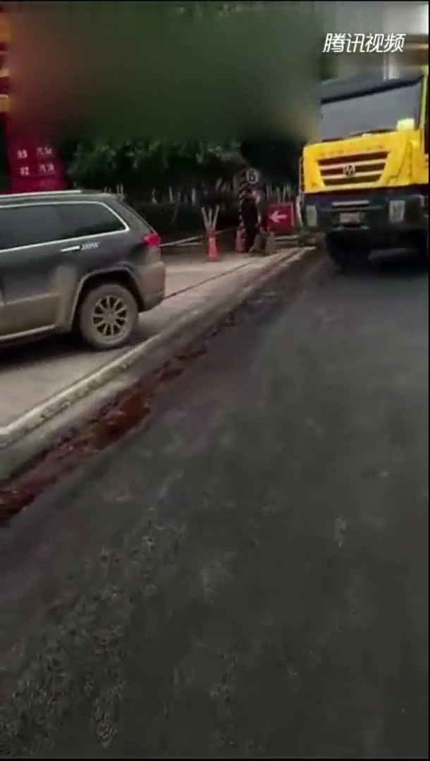 大切诺基把大卡车拖着走，H9快来看看啊