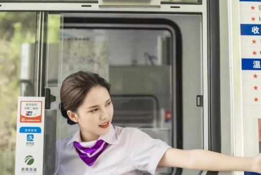 交通部提醒9月1日起,高速收费全新调整,车主出乎意料的幸福