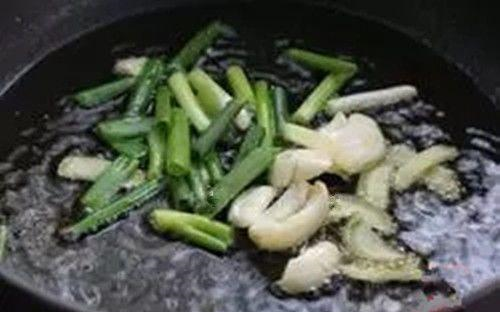 大白菜炒虾仁，鲜香、味美又营养，不可多得的健康佳肴