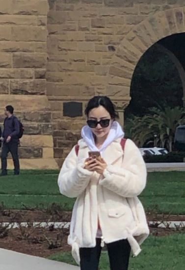 时隔六年李小璐带甜馨游旧金山，甜馨长高了不少