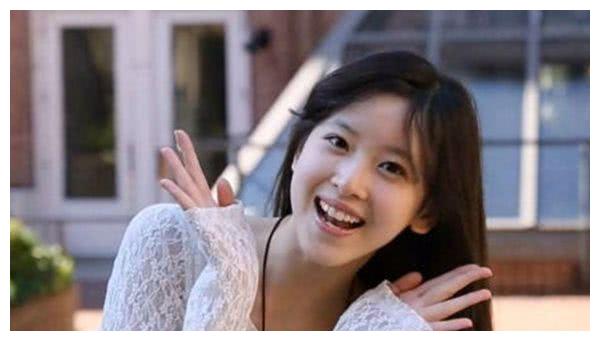 起亚拼了,“奶茶妹妹”来站台,青春可人,大佬都傻傻分不清楚