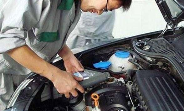 多久换一次刹车片才合理？修车师傅说3万公里，老车主说了实话！