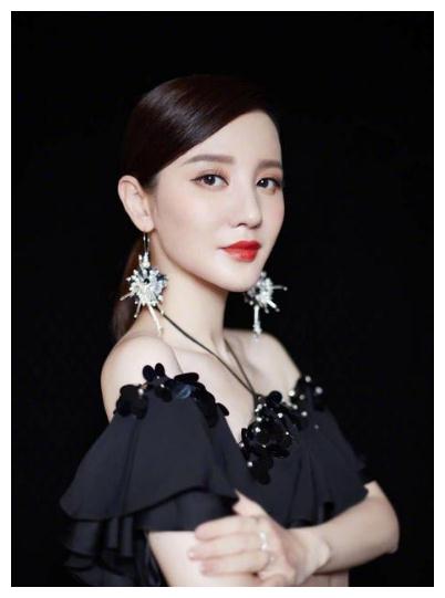 有种“韵味”叫39岁的张萌，嫩的能掐出水，真替身边男演员捏把汗