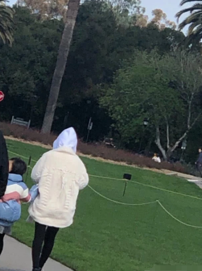 时隔六年李小璐带甜馨游旧金山，甜馨长高了不少