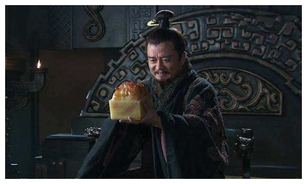 袁世凯称帝真实原因 历史背景与个人动机分析