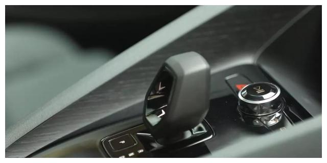 极简至美!Polestar 2带给你的高级感,别人模仿不来