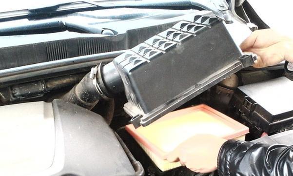 4S店每次保养都换空滤，空气滤芯多久再换才不浪费钱？