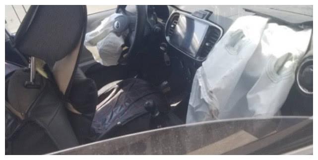 起亚焕驰100km/h追尾吊车 网友:这还是死亡率最高的车吗