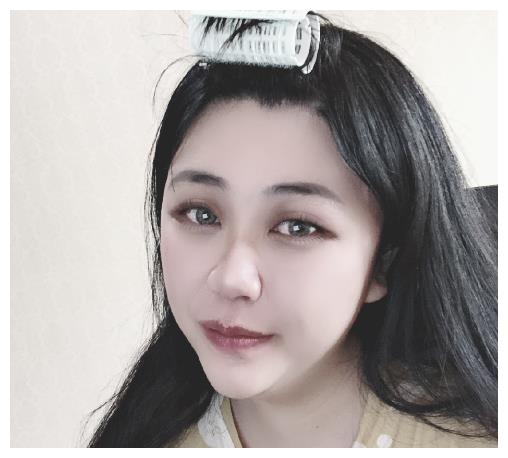 乔碧萝晒新滤镜照片,却意外被称赞好看,似笑非笑美到舍不得眨眼