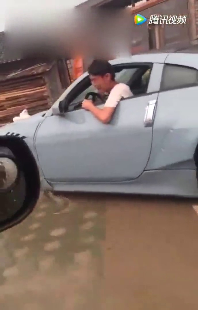 跑车都没雨刷吗？第一次见