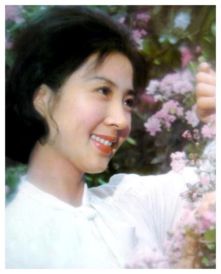 1980年经典老电影《白莲花》的扮演者，如今的生活，令人羡慕